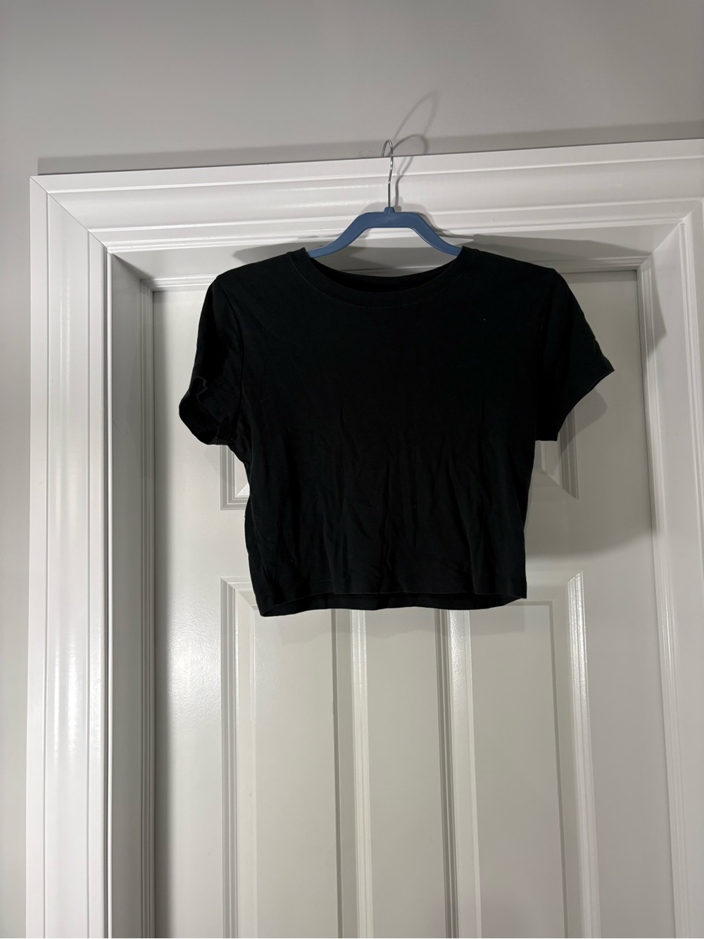 Hollister Black Crop Tee - Women